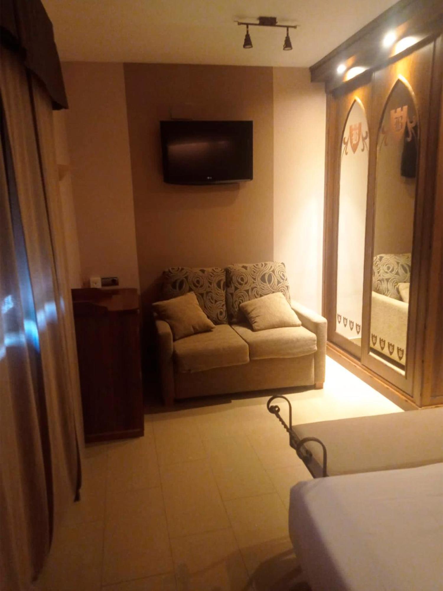 Hotel La Brasa Vélez de Benaudalla エクステリア 写真
